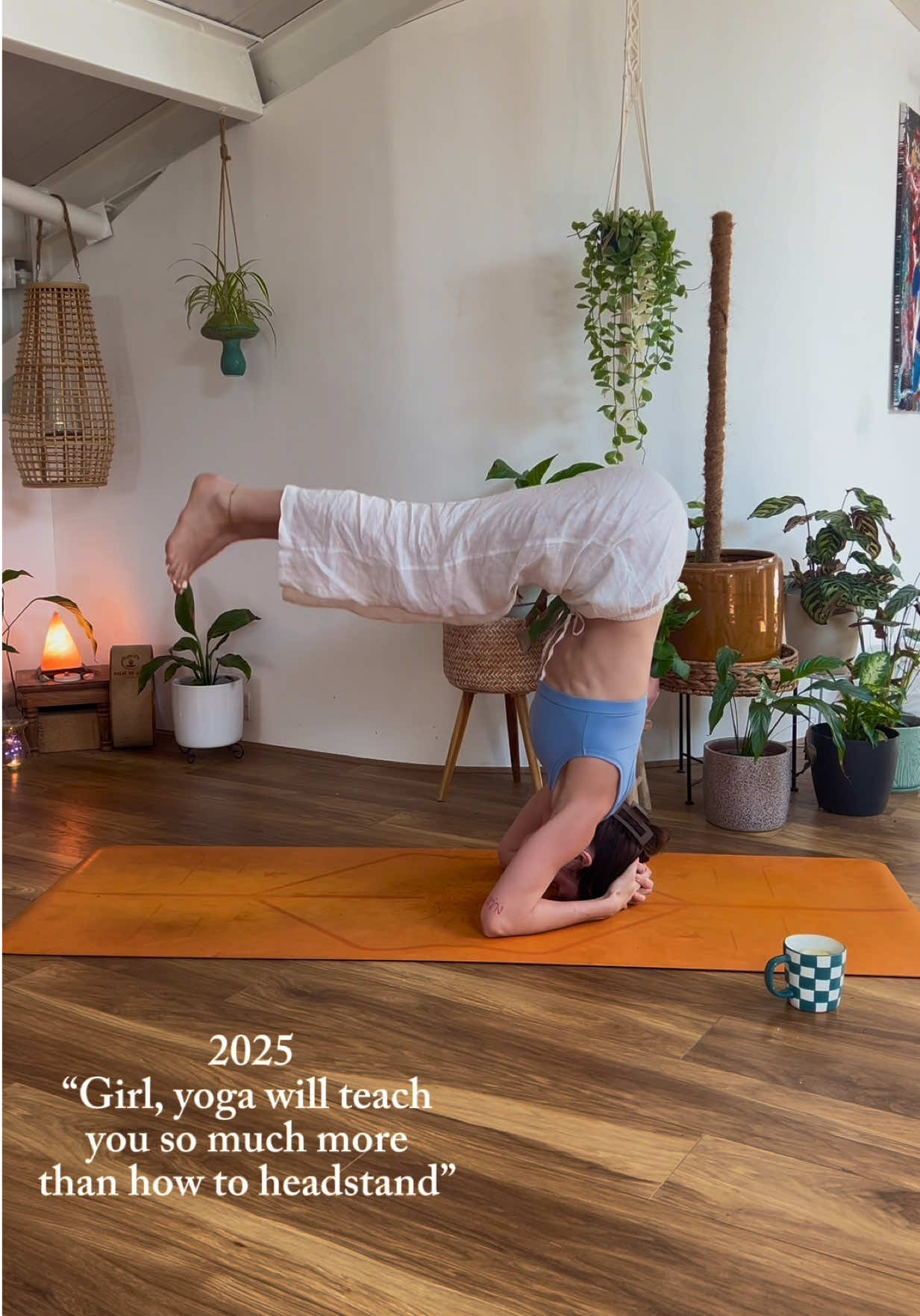 Started yoga for the flexibility, continue yoga for so much more 🧘🏻‍♀️✨ #yogagirl #yogapractice #headstand #yogalove 