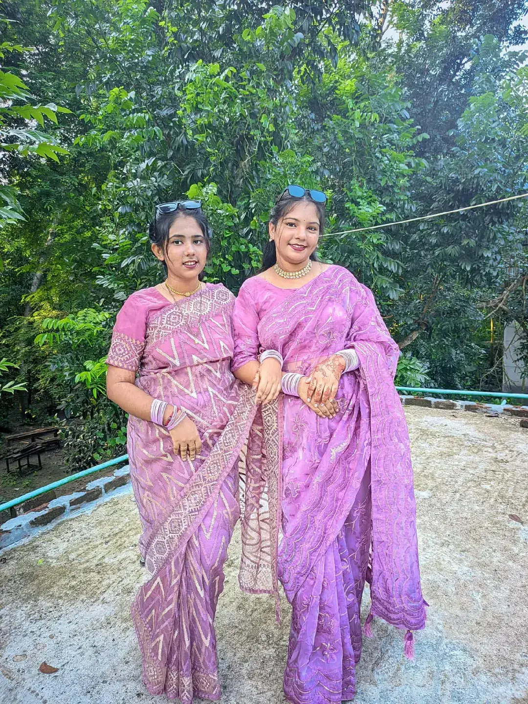 ছোটবেলায় মা ঠিকই বলতো🥹😓 এই সাতটা দিন আমরা তিন বোন একসাথে ছিলাম🥰 কখন যে সময় গুলো পেরিয়ে গেল টেরই পেলাম না🥹 আবার কবে দেখা হবে বলতে পারি না😫😭 খুব মিস করি বোন তোকে😔😥 I miss you bon😫❤️‍🩹