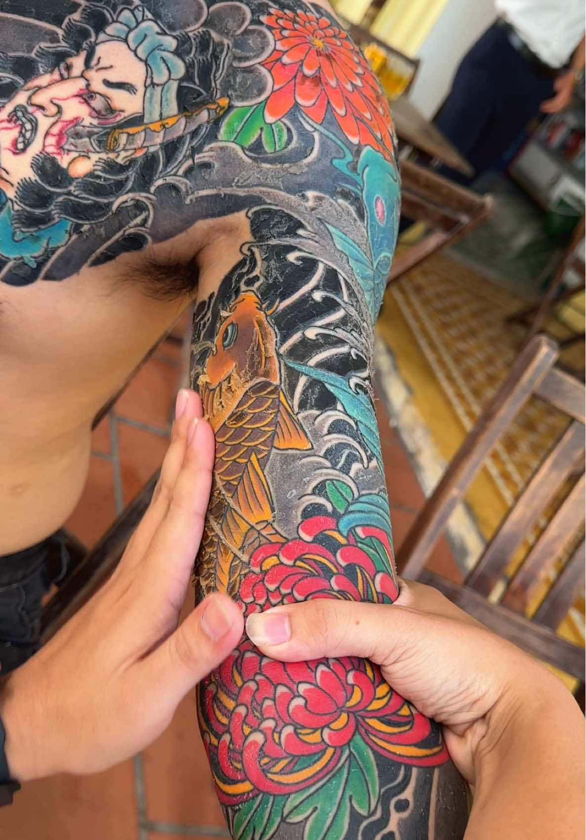 Hình xăm sau 4 ngày. Nhìn thôi đã thấy ngứa rồi ae ạ 😍🔥🔥#danangtattoo #taihaitattoostudio #japanesestyle #hoiantattoo #vietnamtattoo 