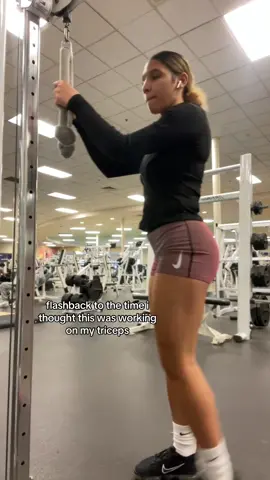 no way i thought this was effective😂😂tricep pull down fail🥸 #GymTok #fyp 