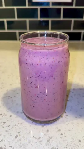 Healthy Strawberry Blueberry Smoothie 🫐🍓🍌#fypシ #smoothie #viral #tiktok #foryourpage 