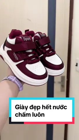 Mua đông bé đi đôi này thì vừa đẹp vừa ấm luôn. Đỉnh quá ạ #giaytreem #giaychobe #giaythethaochobe 