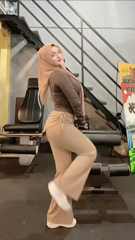 #fyp #gymoutfit #rekomendasioutfitolahraga #outfitgym #outfitolahraga 