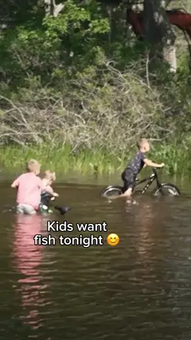 Kids wanted fish for dinner, so we flew a hundred miles to catch one. Share this with someone who’d go this far just to feed the family. #maine #interesting #fishing #seafood #commercialfishing #lobster #lobsterfishing