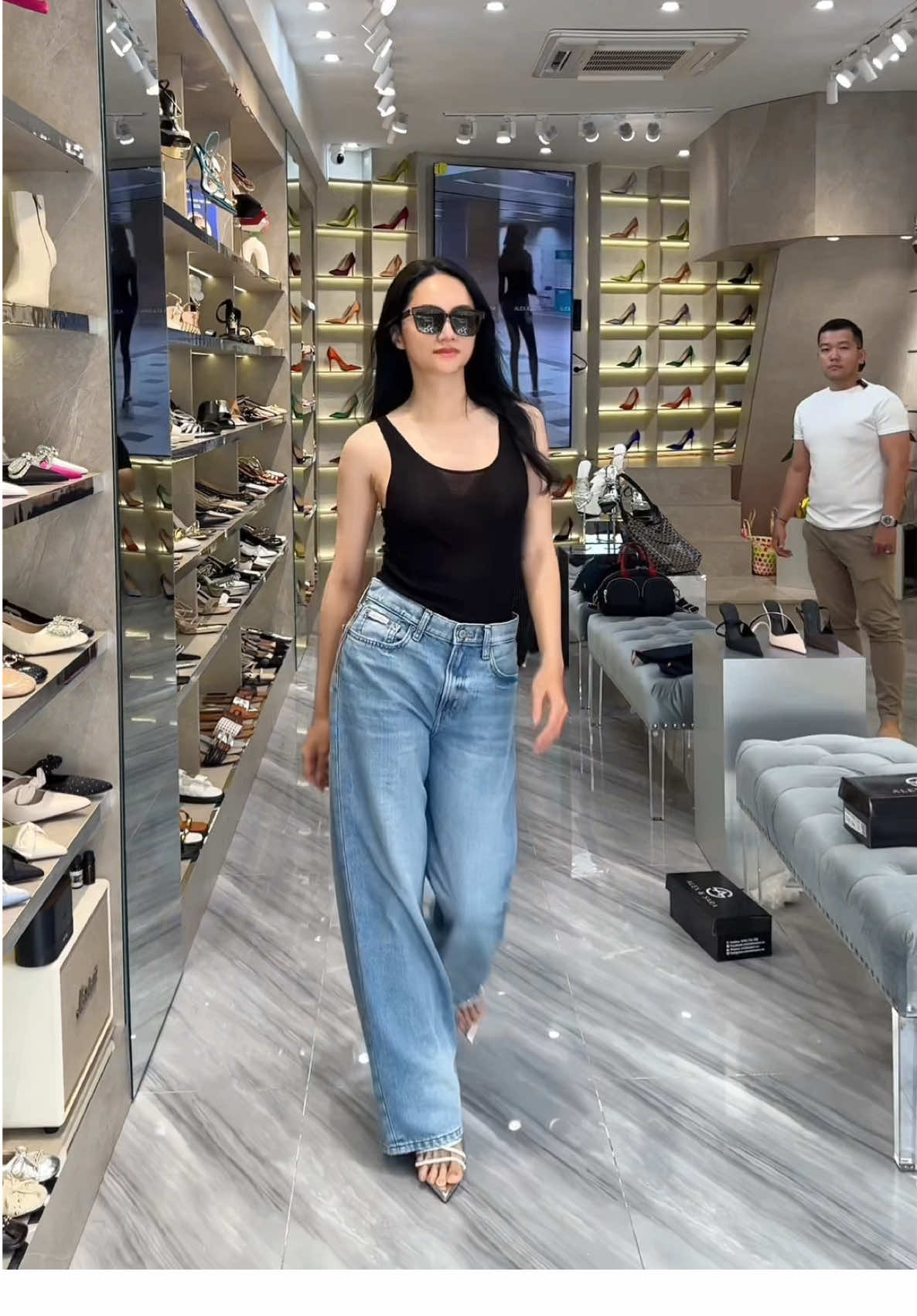 Yên tâm sòyyy @ALEX SARA 👠🤍 #huonggiang #missuniverse #tiktokgiaitri 