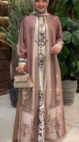 Elegan tanpa usaha berlebih! Medi Dress by Sally, pilihan tepat untuk tampil menawan di setiap acara #dresskondangan #gamisseragaman #dresshariraya #gamismotif #bajukondangan 