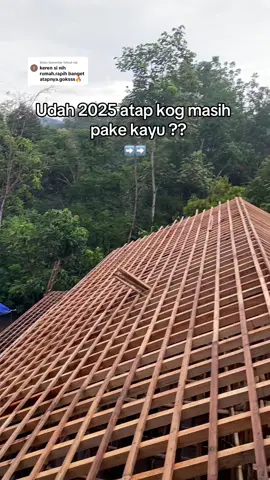 Membalas @fahrul roji matur suwun kang, kalo ada yg penasaran kenapa lebih pilih kayu, yaa karena di desa rata2 punya kayu sendiri dan di proses/dikum biar lebih awet... semangat yg sedang mengusakan rumah impiannya, semoga lekas terwujud 🙏🏻🙏🏻 #rizkiannhomedecor #tropicalhome #rumahdesa #rumahimpian #desainrumah 
