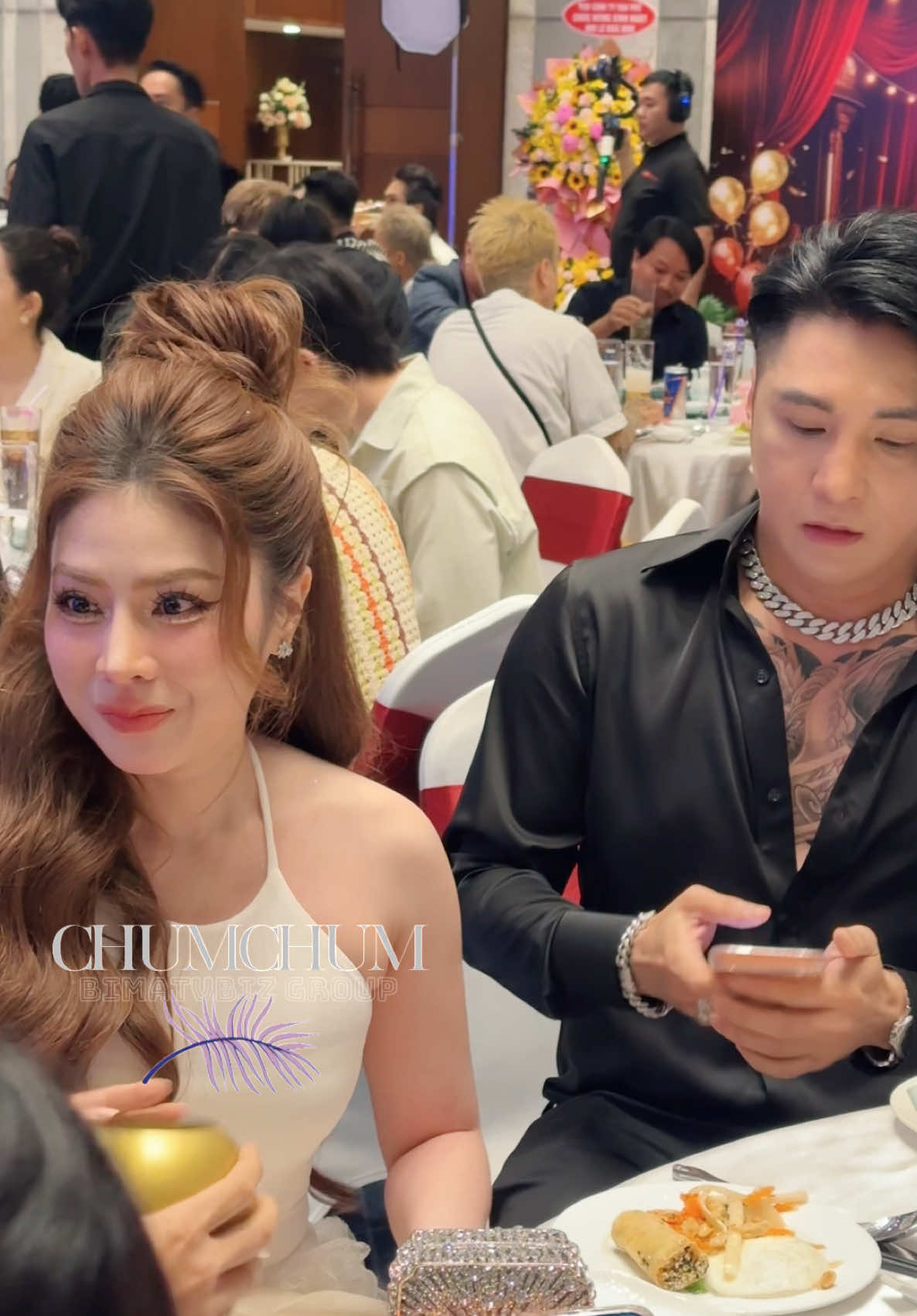 Lâm Chấn Khang và Bà xã đến chúc mừng tiệc sinh nhật của bầu show Lê Khắc Bình #chumchum#Baushowlekhacbinh #Sinhnhatbaushowlekhacbinh #Sinhnhatbaushowlekhacbinhbychumchum #lamchankhang #kimjunsee 