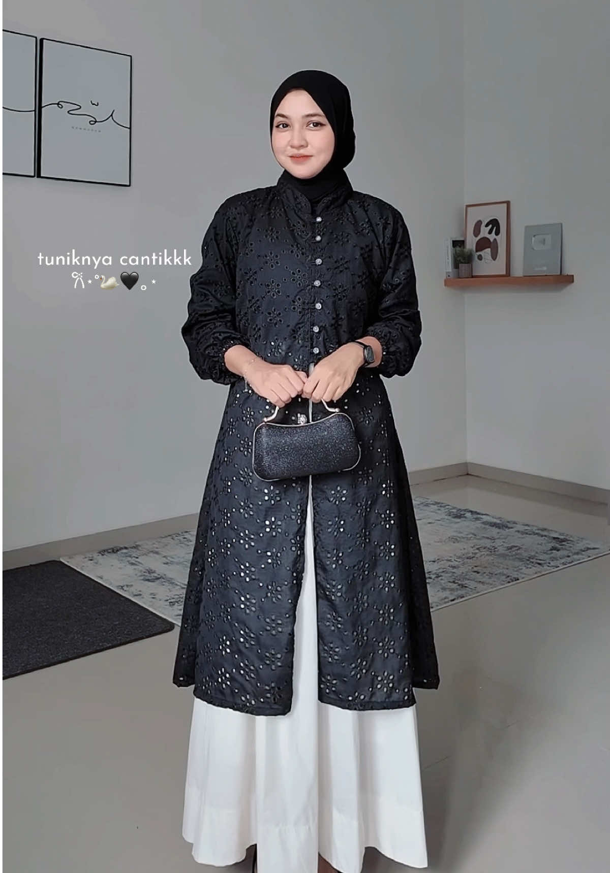 outfit gini tu simpel tapi cantikk 👀 katbol emang gapernah gagal ya 😭📈🖤 #tunikoutfit #tunikbordir #tunikkekinian #tunikviral #tuniklebaran 