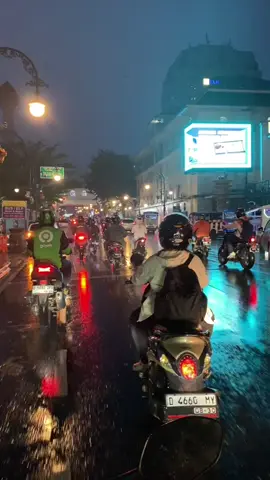 Bandung+hujan #bandung #braga #fyp #bandunghits 