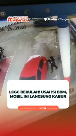Parah! Mobil merah ini dengan sengaja tidak mau membayar usai mengisi bensin di SPBU. Belum diketahui lokasi pasti dari kejadian tersebut. Namun, nampak dalam video terlihat di wilayah Indonesia dan menunjukkan di CCTV kejadian pada tanggal 20 Oktober 2025. Mending jual mobil sih buat beli bensin 😅