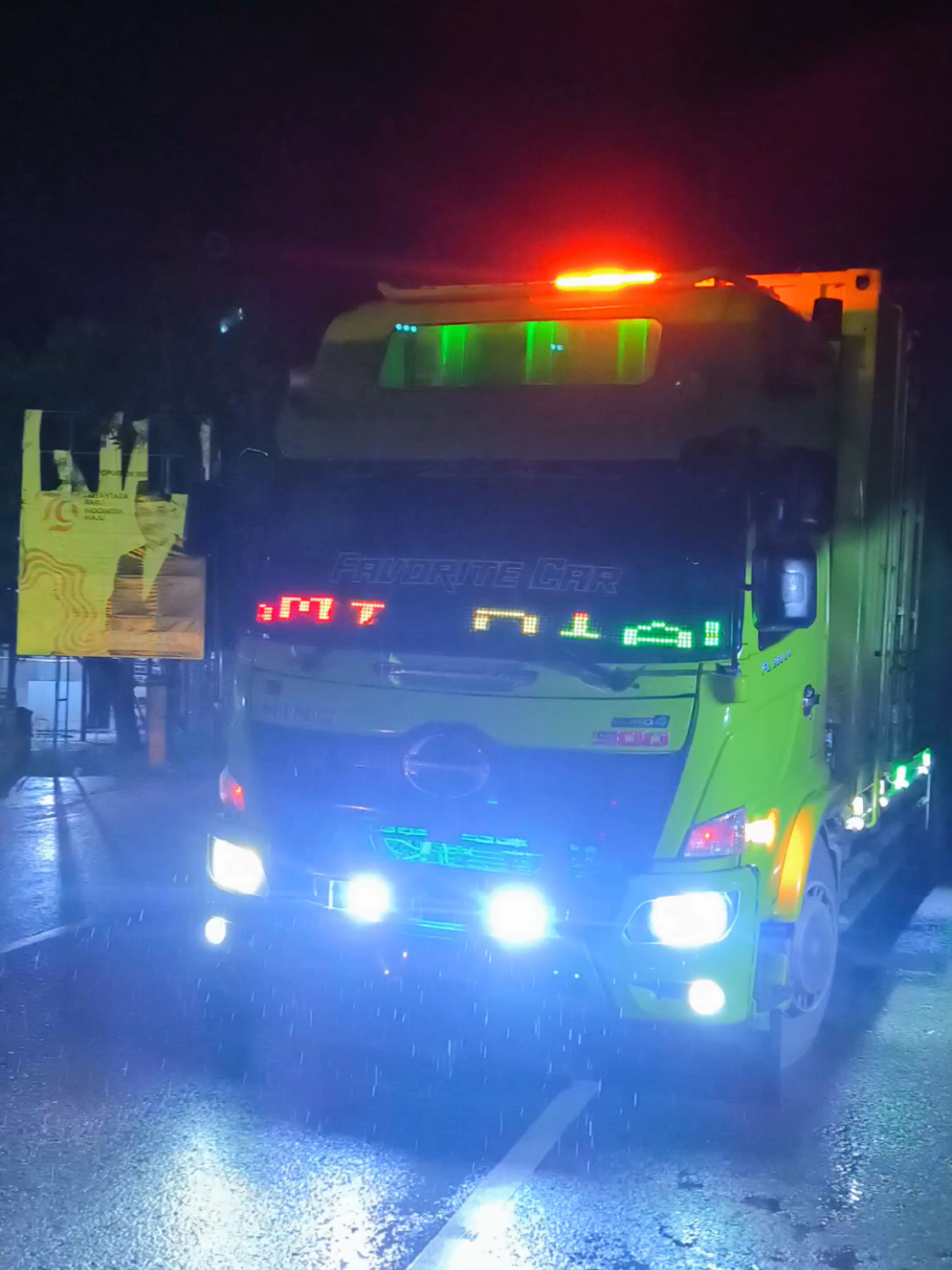 Pesona malam Favorite Car 🥶✨ @putraamrizall  @lodehrb3  #fyp #trukaceh #stylesumbar 