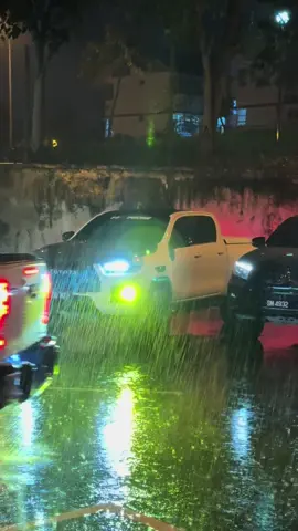 Macam susah ba chat d sni brpa sdh tu no mu aik 🤣  🚀#fyp #hilux4x4 