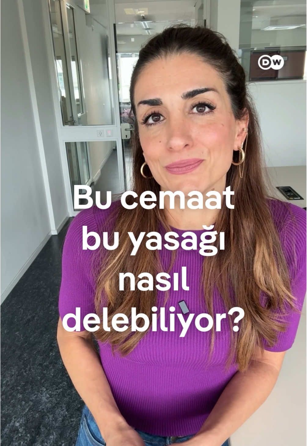 İsmailağa cemaati, İsmailağa camii, İsmailağa açıklama, İsmailağa vaaz… İsmailağa videosu… İsmailağa İstanbul yürüyüş… HÜDA PAR İslamcılık… İsmailağa Cemaati’ne bağlı Erenler Vakfı’nda medrese eğitimi gören yaklaşık 320 öğrenci için tören düzenlendi. Öğrenciler, Arapça ve hafızlık gibi alanlarda eğitimlerini tamamlamaları nedeniyle İsmailağa Camii’nden Yavuz Sultan Selim Camii’ne kadar uzanan bir yürüyüş gerçekleştirdi. Aynı zamanda Bingöl’de de HÜDA PAR'a yakınlığıyla bilinen “İttihadul Ulema” medreselerinde eğitimlerini bitiren 30’dan fazla öğrenci için tören düzenlendi. Görüntüler, Türkiye'de yasadışı olmalarına rağmen faaliyetlerini sürdüren medreseleri gündeme getirdi. @Uğur Şahin  #ismailağa #cemaat #tarikat #hüdapar #gençlik       