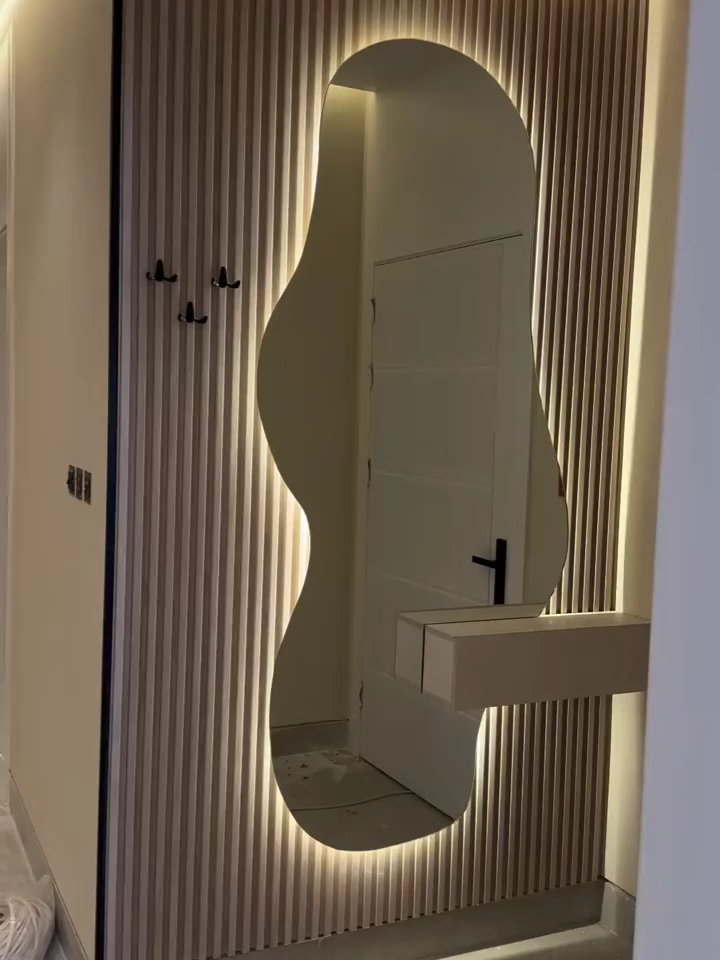 Espelho Grande Corpo Inteiro Com led Espelho Para Sala Quarto Espelho Organico. link: https://s.shopee.com.br/1LXK4aafI8