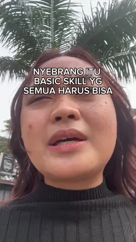 setuju ga setuju tp menurut gue skill ini emang termasuk basic skill sih yg semua orang harus punya #fyp #nyebrang #sunscreenviral #sunscreenkerang #sunscreenringantransparan 