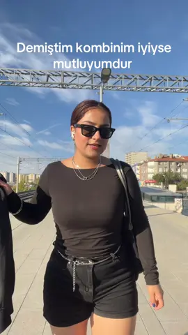 Ankara ekimde böyle sıcak ve bu şok garip? #keşfet #öneçıkarbeni #öneçıkar #kombin #outfit 