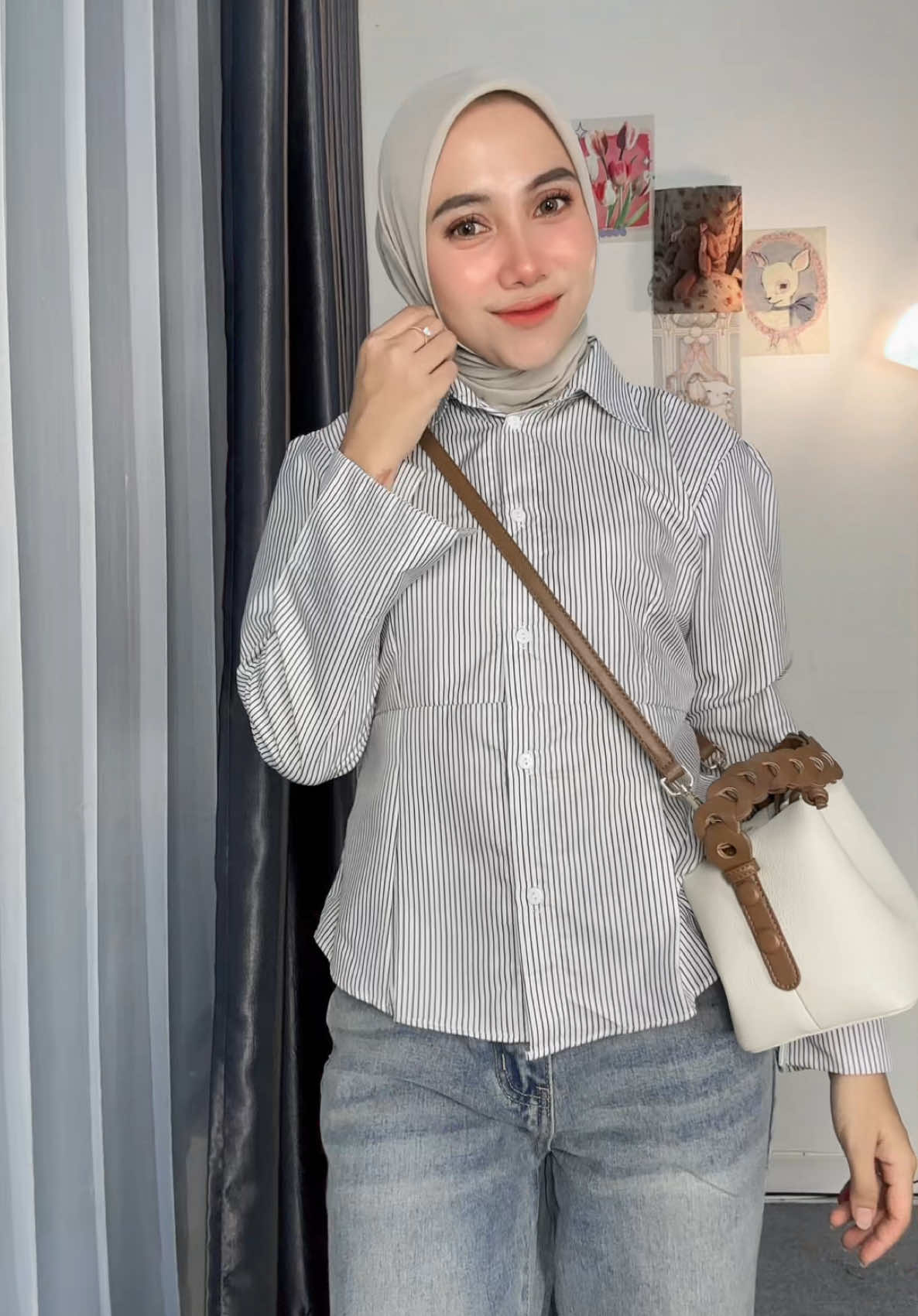 Kemeja outfit #kemeja #kemejawanita #kemejamurah #kemejasalur #outfithijab 