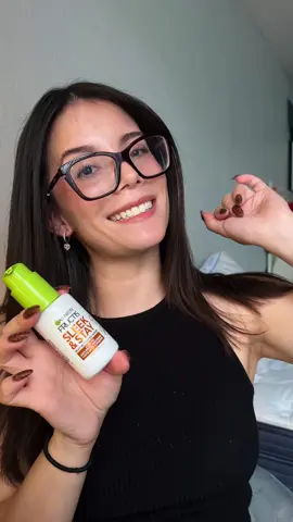 Sleek and Stay Serum  Si cumple de lo que dice, ayuda con el frizz, da brillo y se activa el calor✨ Gifted by Garnier | @GarnierUSA  #sleekandstayserum #garniergiftedme #hairproductreview #garnierhaircare #cabellosano 