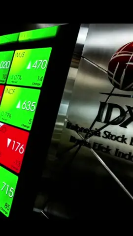 Emas Tertekan, IHSG Menguat . . . Harga emas dunia mengalami tekanan jual signifikan pada perdagangan Selasa (21/10). Tekanan ini mendorong investor bersikap hati-hati di tengah volatilitas pasar global. Emas ditransaksikan turun ke level US$4.269 per ons troy atau sekitar Rp2,3 juta per gram. Penurunan harga tersebut terjadi akibat aksi ambil untung (profit taking) setelah harga emas menguat dalam beberapa sesi sebelumnya. 