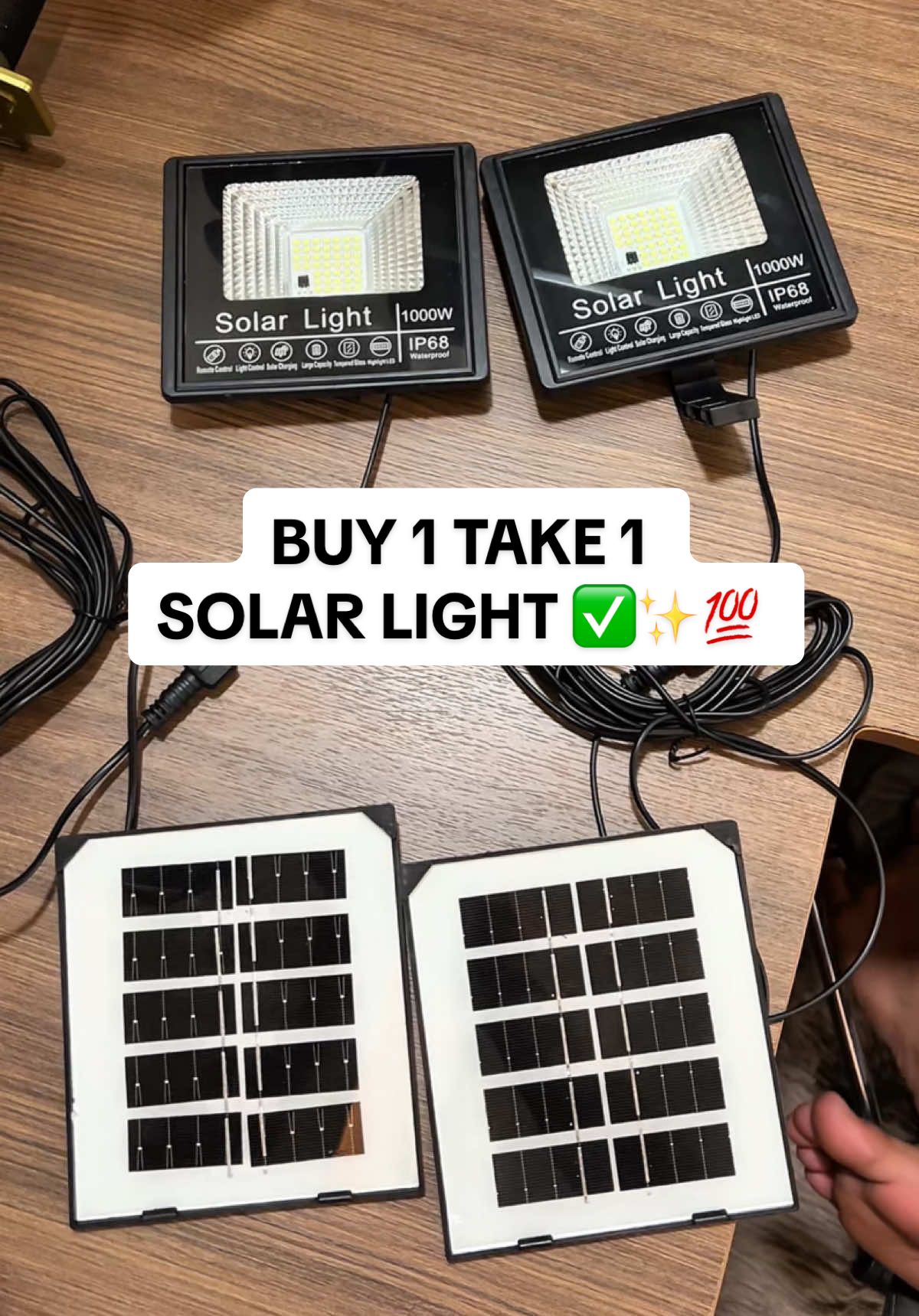 Akala ko mahina lang pero ang liwanag pala 😅 ₱250 lang tapos buy 1 take 1 pa! 💡 May ilaw ka na, wala ka pang babayaran sa kuryente 🔋 #SolarLight #Buy1Take1 #TipidSaKuryente #outdoorlight #outdoorsolarlight 