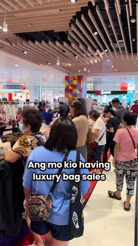 Ang Mo Kio having luxury bag clearance sales! Up to 75% off Many big brands like Prada, Gucci, Kate Spade etc… 📅Until 26th October 📍at AMK B1 Atrium #shopping #shoppinghaul #singapore #whattodoinsingapore #sale #thrifting #thriftinghaul #clearancesale #warehousesales #sgtiktok #bags #brandedbag #sgsale @LovethatBag 