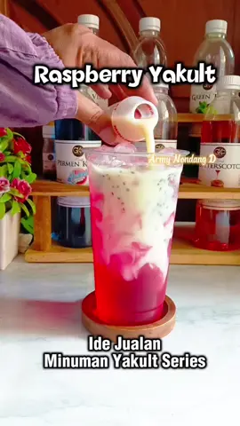 Raspberry Yakult  Ide Jualan Minuman Yakult Series  Bahan : - Sirup Raspberry 30ml  - Simpel sirup/air gula 40ml - Air mineral 100ml - Biji selasih 1sdm  - Yakult 1blt  - Es batu secukupnya  - Cup pet tebal 22 Oz  Cara membuat nya, lihat di vidio ya. Selamat Mencoba ‼️  #Raspbesrryyakult  #Minumanyakultseries  #Sirupraspberry  #fyp #fyppppppppppp 