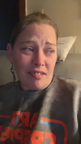 That couch is there’s that’s why it’s fked up an the wall is covered so they don’t fk that up too 🤣🤣🤣 I do love my little A holes! 🤣🤣#cats #dogs #kloveubi 