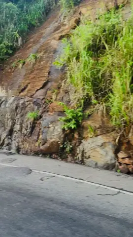 අහස කියන්නෙම හරි ලස්සන හැඟීමක්..🤍🕊️✨ කියන්නම කෙනෙක් නැතිම වෙලාවටත් අහසට පුලුවන් අපිව හරි ලස්සනට අහගෙන ඉන්න අපි හරිද වැරදිද කියලා විනිශ්චය නොකරම..🍃✨ 18 වංගුව 💚 #18bendsofsrilanka #srilanka #sunshine ⛅️☀️🌕 #viral #trending  “අහස” කියන්නෙම ඇබ්බැහියක්..💆🏻‍♀️🩵☁️✨ 🥹☀️