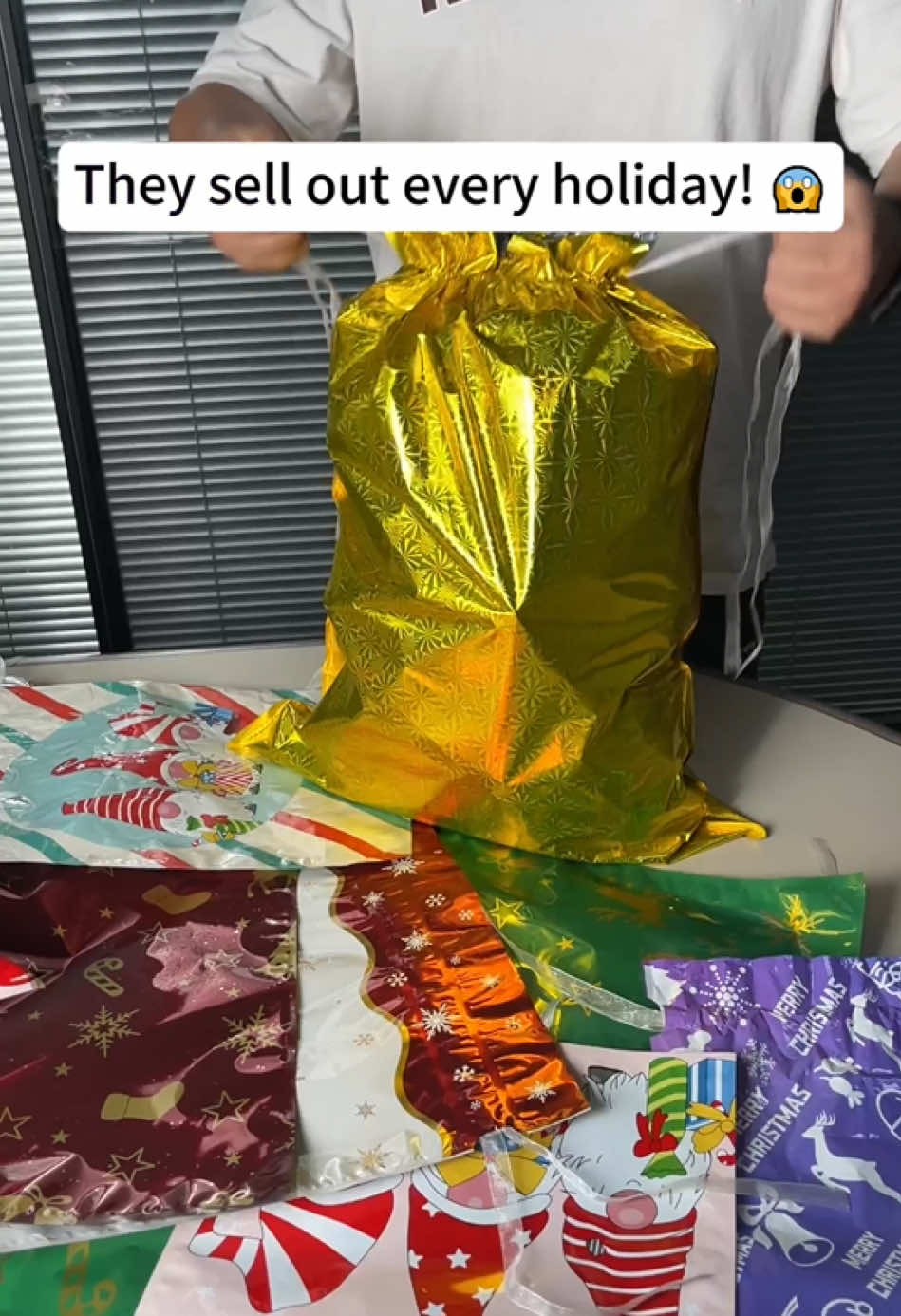 You know that last-minute panic before a holiday? 🎁 Not this year. This time, you'll be ready — organized, calm, and festive. 💫 Kringle Express. Holiday magic in a bag.#qvc #christmasbags #christmas #tiktokshopcreatorpicks #tiktokshopfalldealsforyou