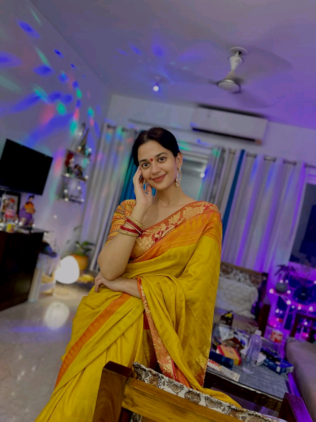 Diwali Hangover😂🤪 Afte party scenes!!!  #shrutisharma #Diwali #khandlagdi #Siblings #funreels 