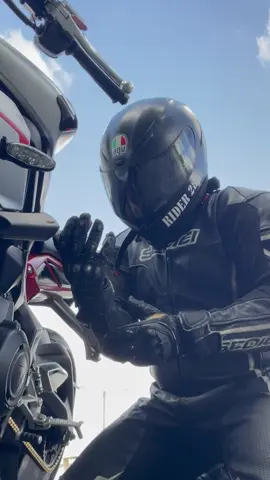 When the Ratchet Slips Street Triple courtesy of Tampa Triumph  #motorcycle #fyp 