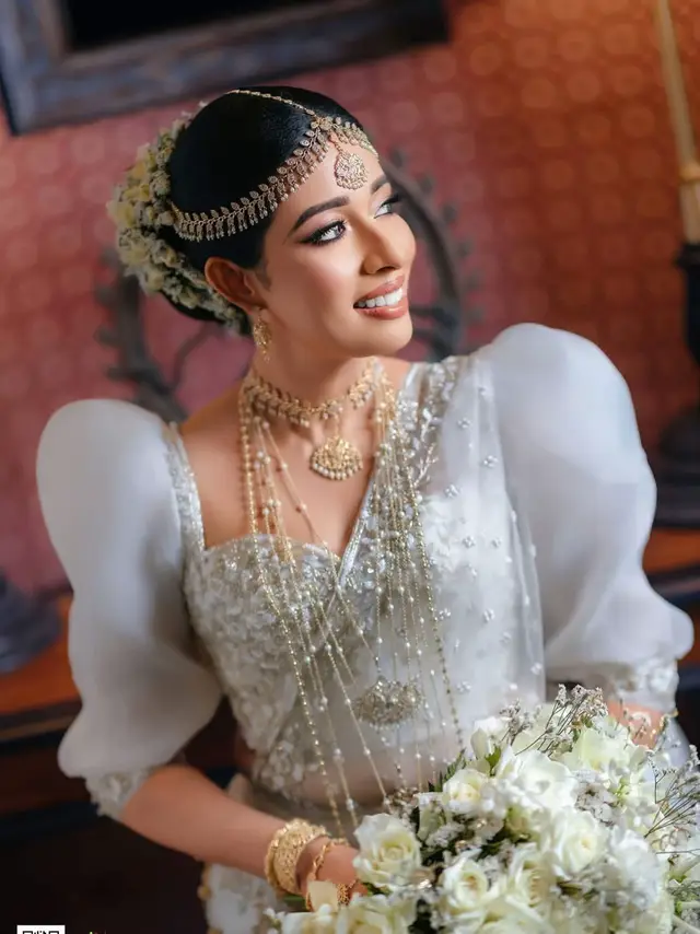 👰‍♂😫හැම වෙලාවකම ලස්සනට හිනාවෙලා හිටපු එයාගේ වැඩෙත් ලස්සනට වගේම අපේ Service එකත් ලස්සනට ගත්ත Bride කෙනෙක් එයා @Ceylon Bridel & Luxury Sarees  0743140055 
