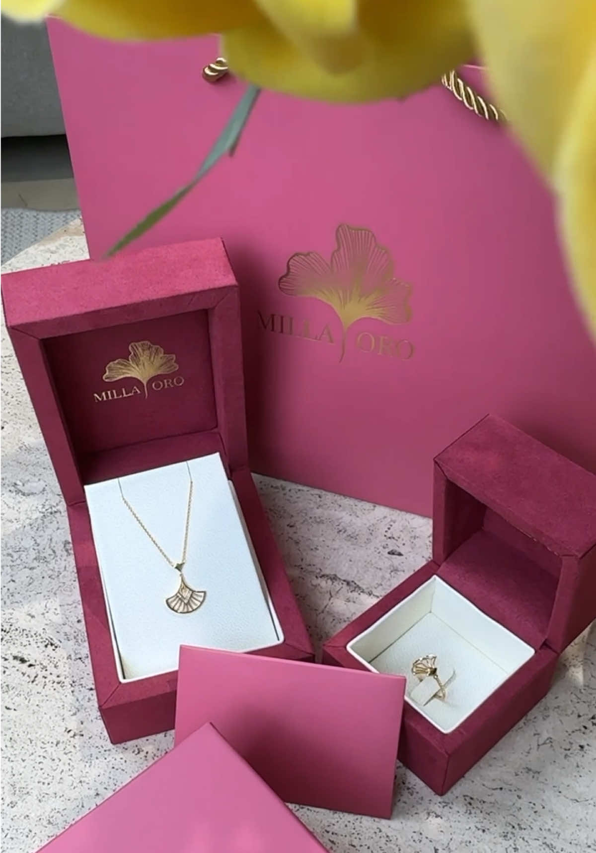 لما تختار من الدهام، أنت ما تعطي هدية وبس، أنت تعبر عن ذوق، وتوصل إحساس. هديتك تحكي عنك .. وعن وعيك بالجمال. ولا تنسى تستخدم كود الخصم ( وردي )🤍 اعلان  #الدهام #اكسسسورات #سلسال #اكسبلور 