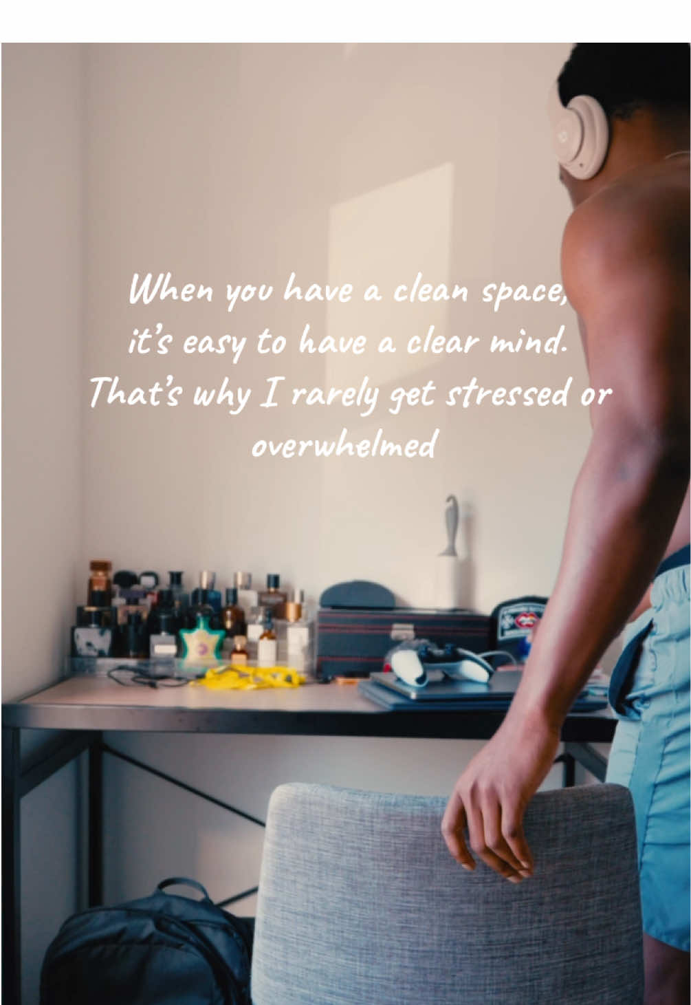 I wish many people could feel how clear your mind is when you have a clean space especially in college @Gain @Clorox #fyp #menslifestyle #clean #college #organizedhome 