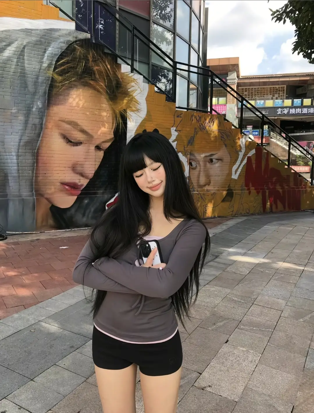 Martin appeared on a wall in Chongqing, China. Let's go there and check in. It will be removed on November 1st. Martin is really famous in China.  #parkwoojoo #MARTIN #martinedwards #martin_cortis #martin 