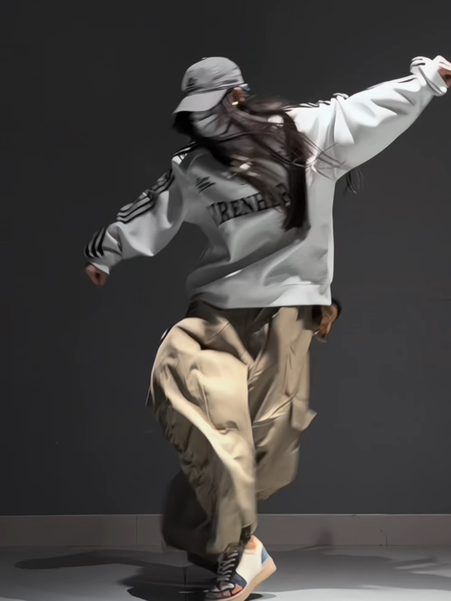 Basic hiphop dance #loyal #chrisbrown #choreography #trending#fyp