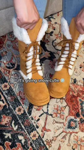 These are the cutest snow boots!  #snowboots #bootswiththefur 