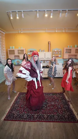 Скоро во всех квартирах страны😁 танцуйте с нами 🔥❤️ #бабаяга #тренд #косплей #танцуй 