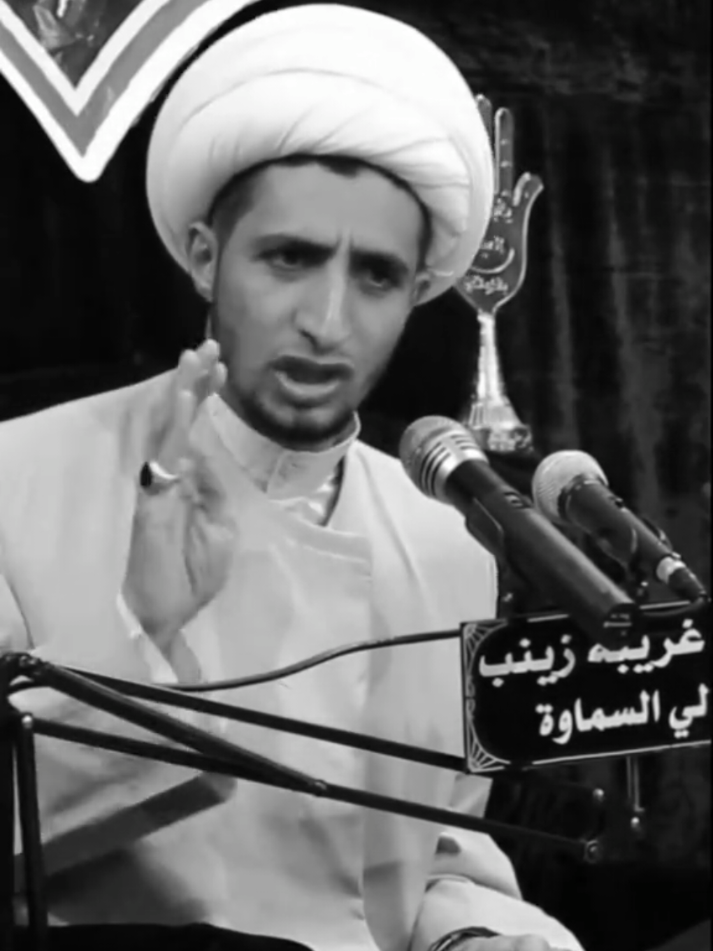 بالحب الحقيقي مايشوف غير محبوبـه..! . . . . .