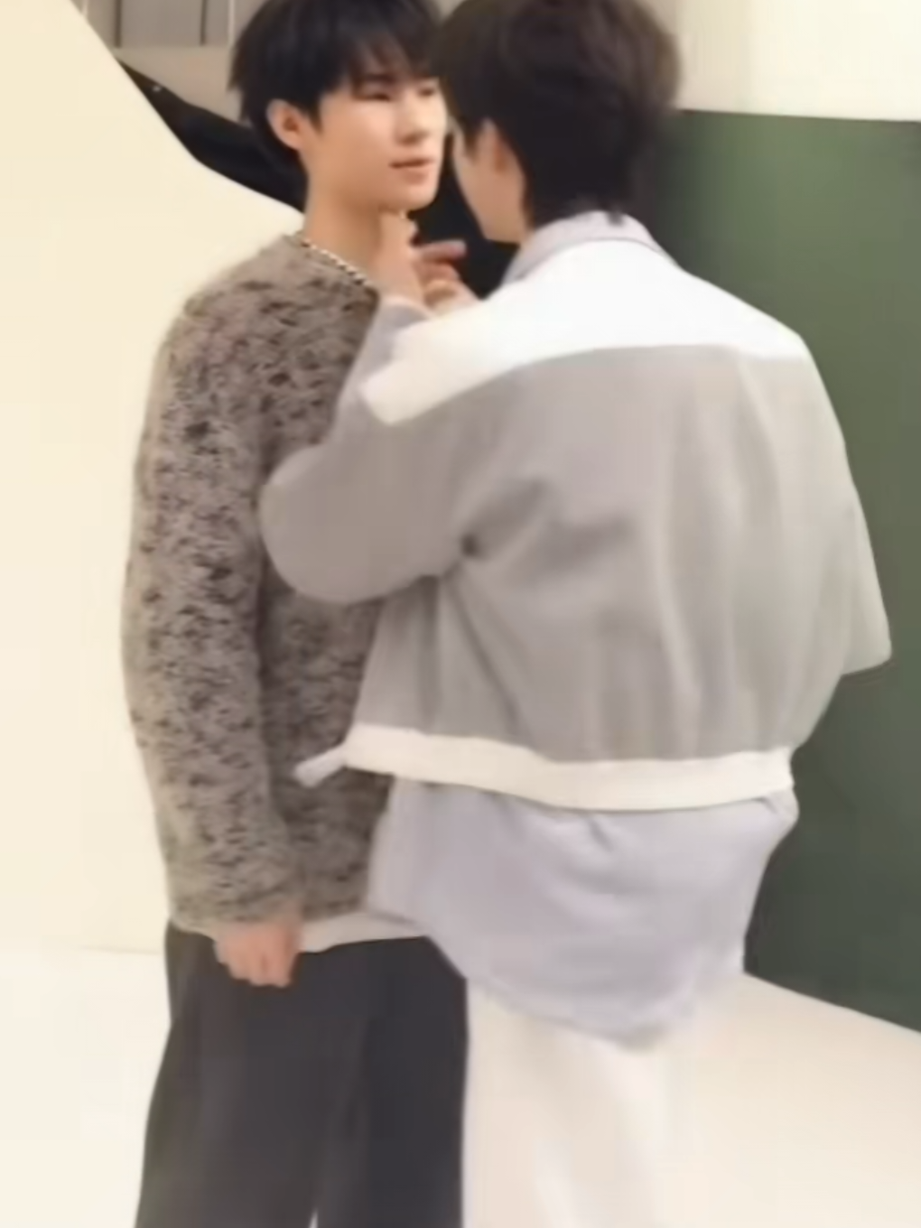 Hãy lại gần chút anh mốt chút, anh sẽ để cho em nắm tay 🐿️🤝🐇🥰#nguyenlam #hatuanlam #truongchannguyen #tnt #xuhuongtiktok @时代少年团Teens In Times 