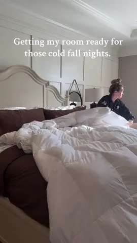 It’s officially cold here in Tennessee. Time to get this bedroom cozied up..  #comforter #bedding #fallaesthetic #falldealsforyou #tiktokshopblackfriday @APSMILE.official 