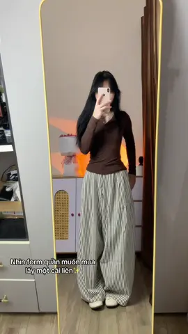 quần kẻ ống rộng #homnaymeomacgi #quanaohottrend #viralvideo #quankesoc #quanke 