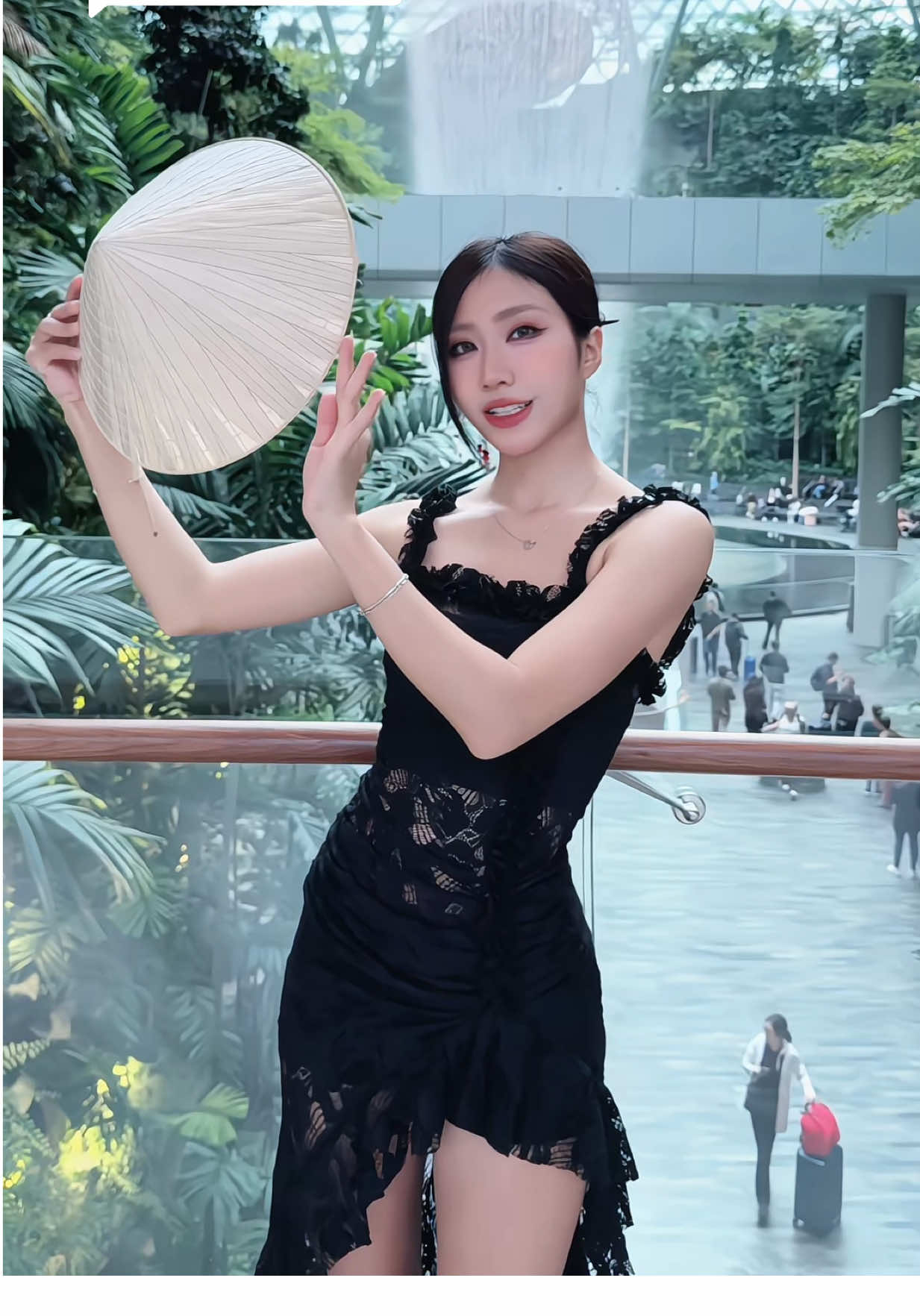 Trả lời @Bearr Ngả Nghiêng ngả từ Việt Nam qua tới tận Singapore 🤣 Có ai hóng bản full Ngả Nghiêng hong ạ? #didi #nganghieng #tiktokgiaitri #tiktokvoicevn #nhachaymoingay