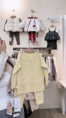 Bộ cotton Thu Đông Ambb Kids chất đẹp, màu đẹp, form ôm cưng gì đâu các Mom ạ. #xuhuong #fyp #quanaotreem #quanaothudongchobe #bomacnhachobe 