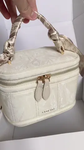 Brand túi hạt dẻ nhưng k kém sang