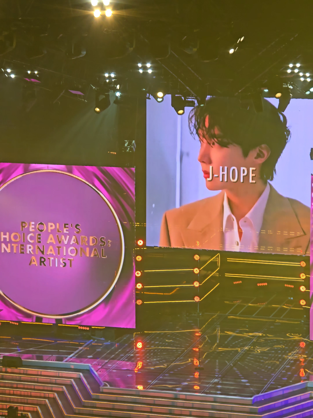 🎉 Congratulations j-hope for winning the People’s Choice Award: International Artist at the Filipino Music Awards! 💜🇵🇭 Hopefully our cheers reached Hobi! 😭💜 Proud ARMY here — sorry for our screams, we just couldn’t help it! 🤣💜 #FilipinoMusicAwards #FMAs #jhope #BTS #제이홉 @hobipower 