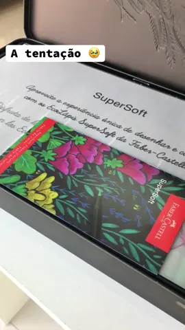 🌈 Um arco-íris todinho em suas mãos! Com o estojo de 120 cores SuperSoft da Faber-Castell, a diversão e a criatividade não têm limites! 🖍️✨ Misture, combine e crie obras de arte com cores supervibrantes e macias de deslizar! 💫  #fabercastell #supersoft #papeleria #fyp 