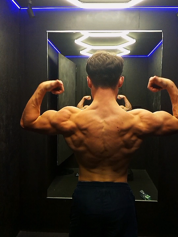 physique of a 15 year old 😎 #fyp #GymTok #2010 #gym #viral 