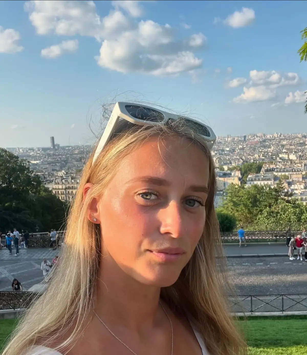 Fun fact! When I was younger I wanted to be an athlete. Me being 5ft2 (157cm) I thought high jump and long jump were the best disciplines to go for…My athletic career surprisingly didn’t last very long. My mother and I both share a deep love for sport and for the Olympics! I am blessed and fortunate to be in the position I am today and jumped at the chance to surprise my mum with a once in a lifetime suprise trip to Paris to see the Olympics! 🏅 I am grateful to be back with family these past couple weeks and share these memories. Money comes and goes but memories last a lifetime 🥹 I struggled when I was younger to learn to have fun, & appreciate the wins and successes I have in my life. I thought money creates happiness and I stopped at nothing to get it. Now I realise it’s people, memories and places filled with love that creates true happiness. These are things I now cherish. ❤️